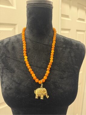 Vintage Sarah Coventry Raja elephant pendant necklace.